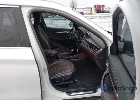 2018 BMW X1 xDrive28I z USA, uszkodzony, nr VIN WBXHT3C3XJ5K26846